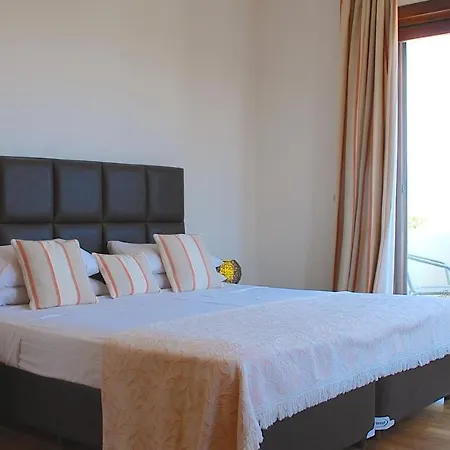 Beautiful, Spacious 4 Bedroom Galata - Private Pool And Sea Views Villa