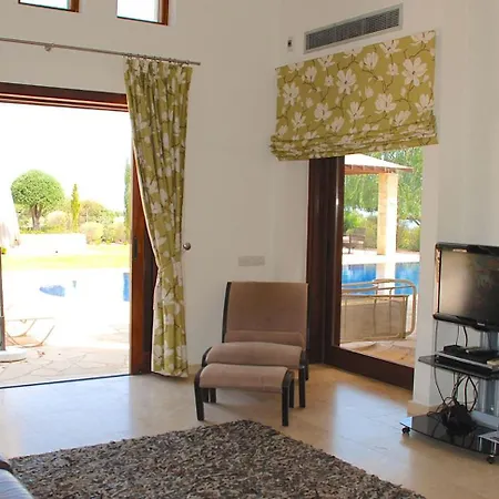 Beautiful, Spacious 4 Bedroom Galata - Private Pool And Sea Views Villa