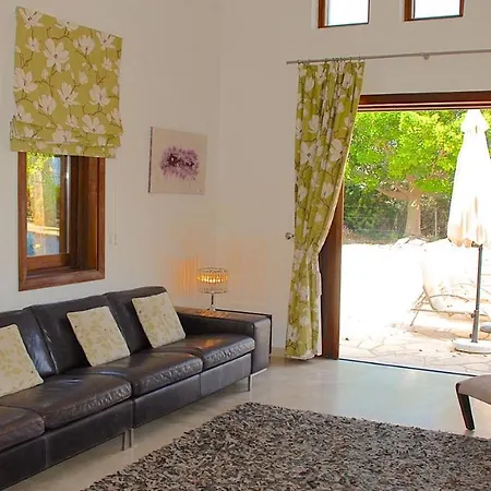 Beautiful, Spacious 4 Bedroom Galata - Private Pool And Sea Views Kouklia