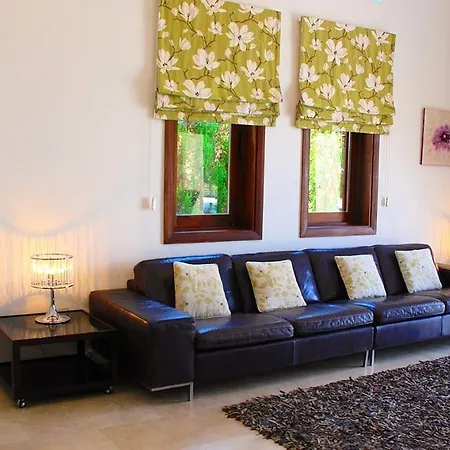 Villa Beautiful, Spacious 4 Bedroom Galata - Private Pool And Sea Views