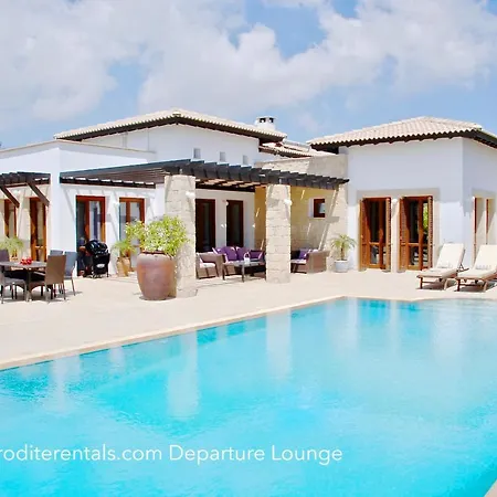 Beautiful, Spacious 4 Bedroom Galata - Private Pool And Sea Views Villa